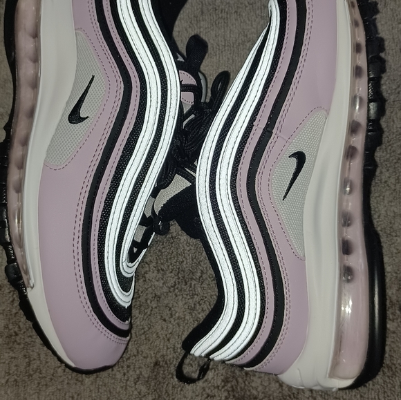 Nike - Picture 4 of 4